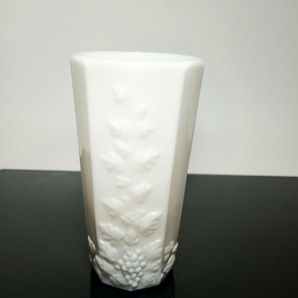 1 Grapevine White MILK GLASS Tea Glass, WEST MORELAND Cottage County Farmhouse - Picture 2 of 12